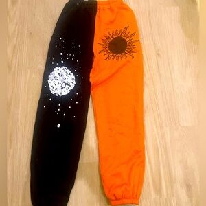 It’s a size small but a size large can fit in these, fits larger, softly used.